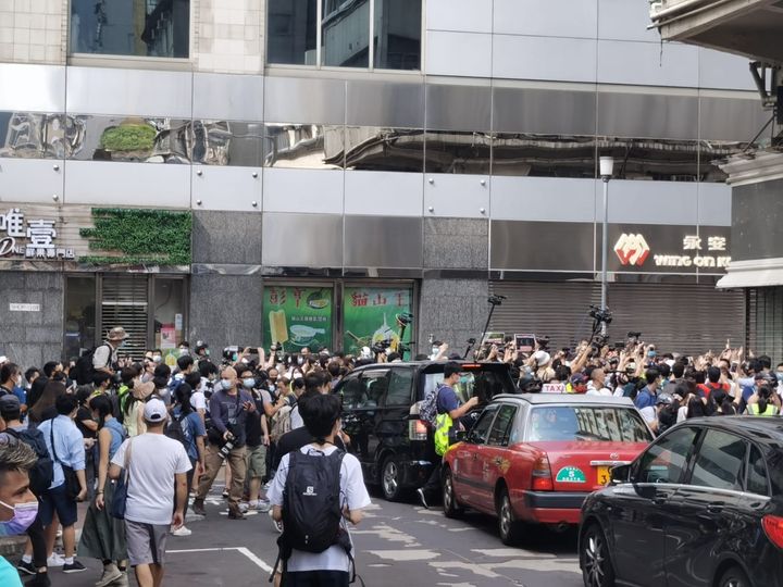 海外网|香港九龙多地出现非法集结 黄之锋现身 港警严正执法