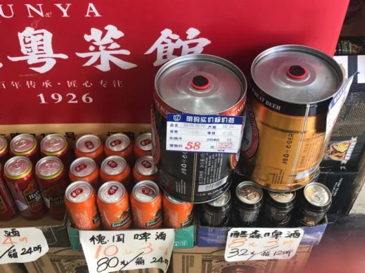 上观新闻|上海阿姨爷叔又抢购了！这里快过期的食品太吃香，有人拖着拉杆箱，有人跨几个区来淘