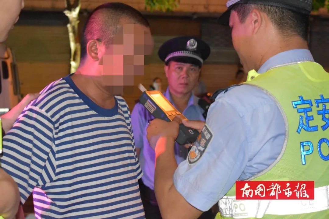 南国都市报|海南一名机关工作人员涉嫌醉驾被警方抓获！被抓时称“自己人，求照顾”