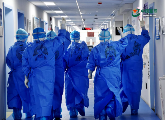 中国军网|回眸丨3个月，20张图，记录白衣战士“战疫”温暖瞬间