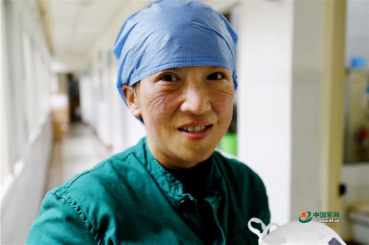 中国军网|回眸丨3个月，20张图，记录白衣战士“战疫”温暖瞬间