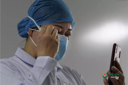 中国军网|回眸丨3个月，20张图，记录白衣战士“战疫”温暖瞬间