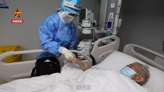 中国军网|回眸丨3个月，20张图，记录白衣战士“战疫”温暖瞬间