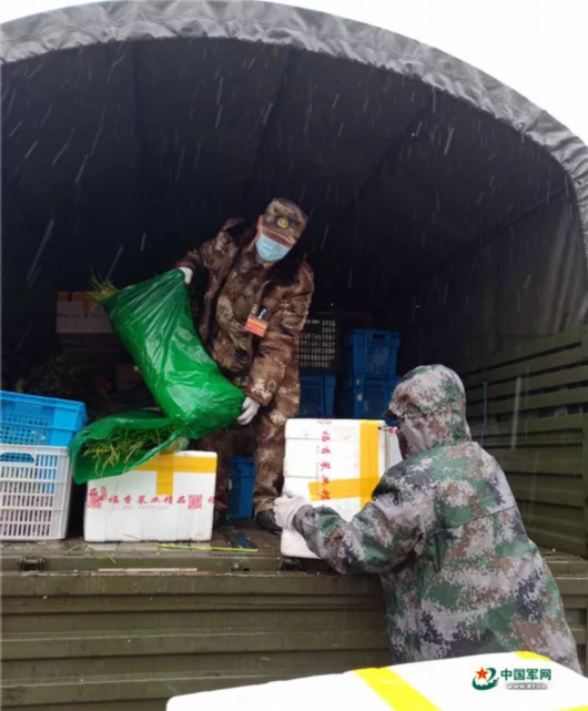中国军网|回眸丨3个月，20张图，记录白衣战士“战疫”温暖瞬间