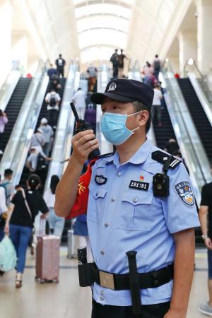 中国铁路微信公众号|李忠建：冲锋在前，守护战“疫”生命线