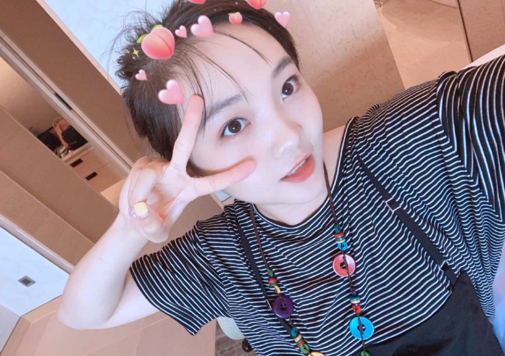 可是,有网友看完,发现林妙可虽然9岁就出道表演,但其实她对化妆打扮一