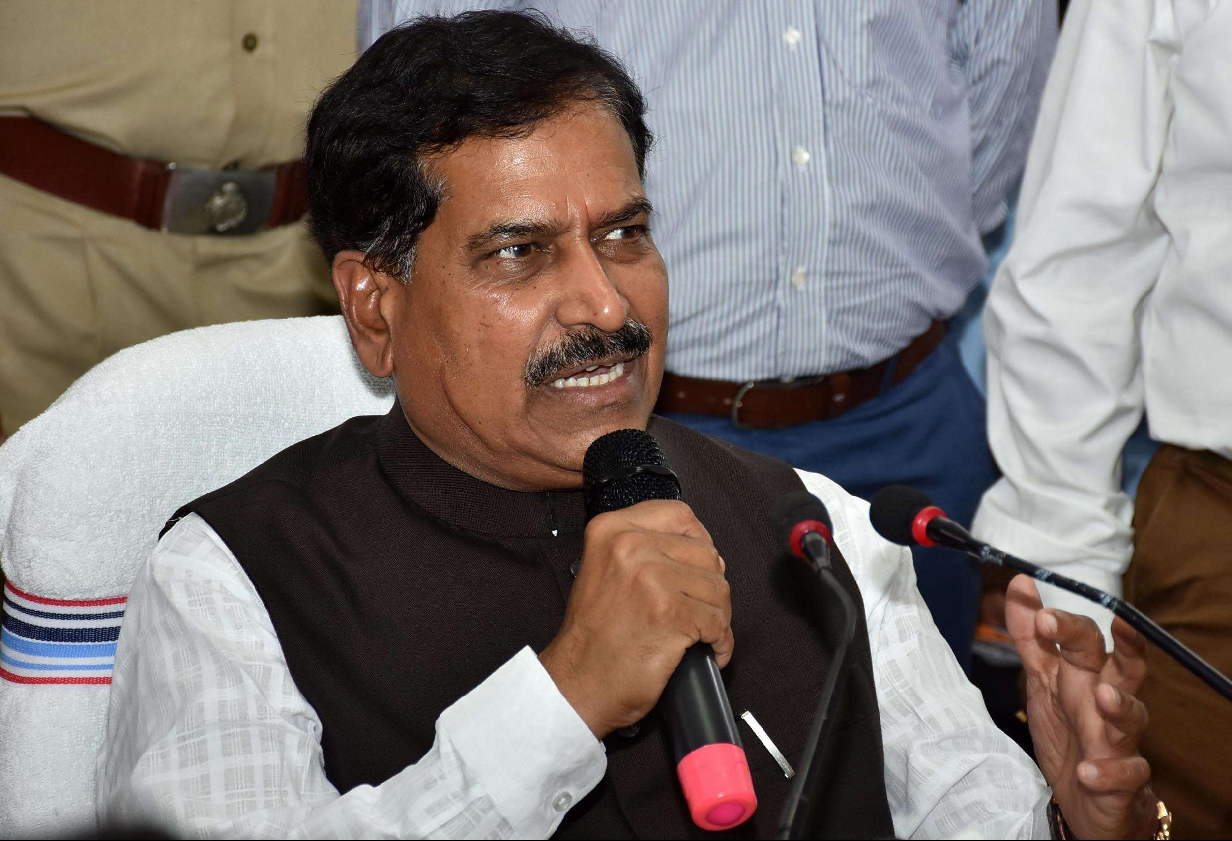 央视新闻|印度铁道部国务部长苏雷希·安加迪确诊感染新冠肺炎