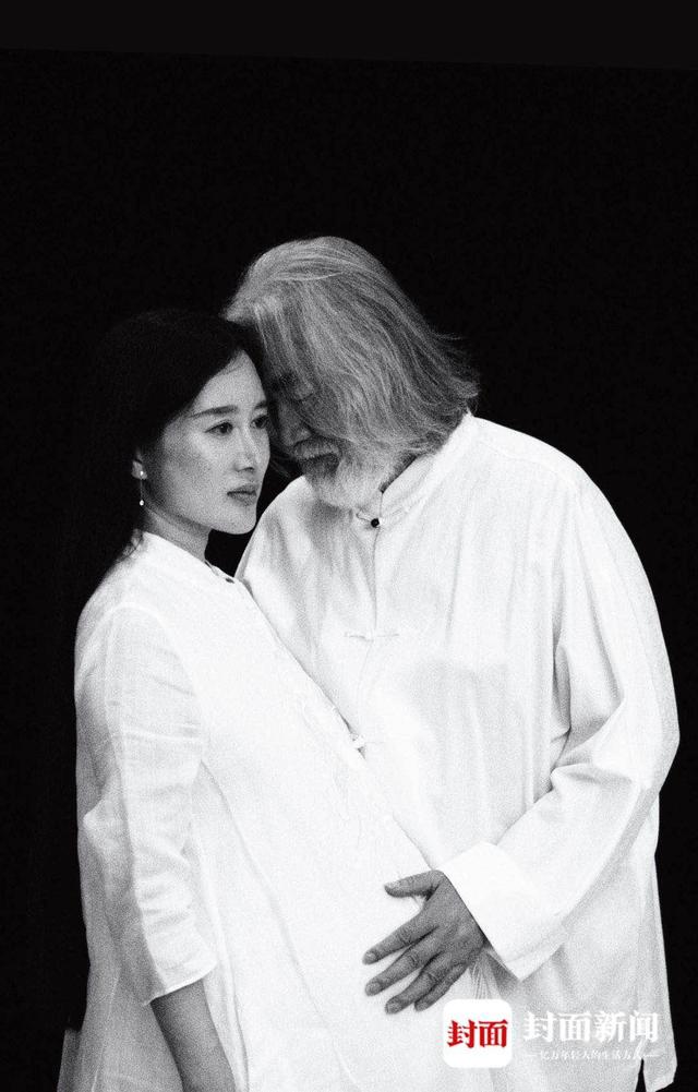杜星霖怀上女儿时，张纪中和妻子拍纪念照