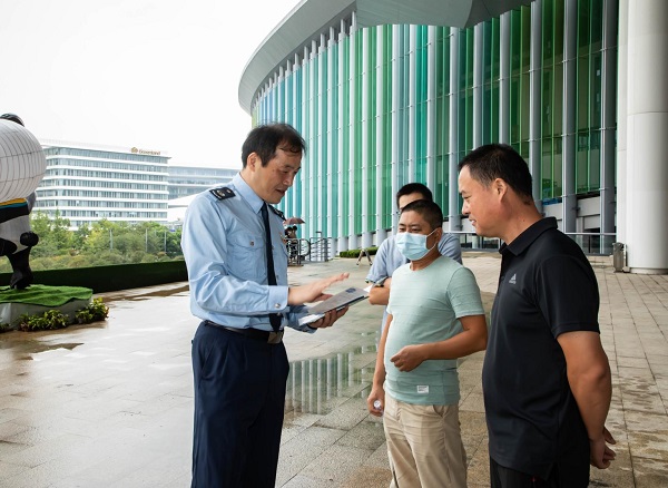 新民晚报|第三届进博会倒计时50天 税务部门多站点全方位服务准备就绪