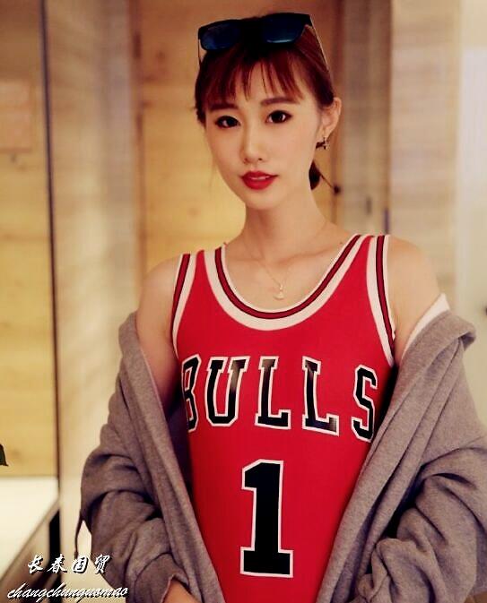 凤凰娱乐|巩汉林29岁儿媳近照曝光：清纯靓丽 大秀好身材