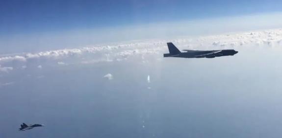 央视新闻客户端|军事挑衅+政治挑拨 美国政客选前狂打“俄罗斯牌”