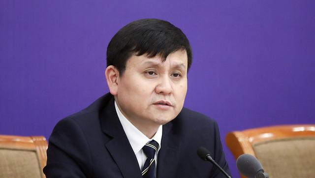 纵相新闻|近七成美国人不信美政府能确保疫苗安全、张文宏称第二波疫情是必然，今日疫情汇总