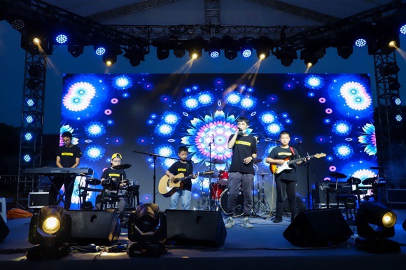 东方网|助力新生摇滚力量 首届"创燃音乐节"唱响申城