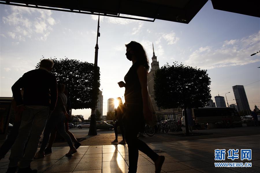 新华网|波兰单日新增确诊病例数创新高