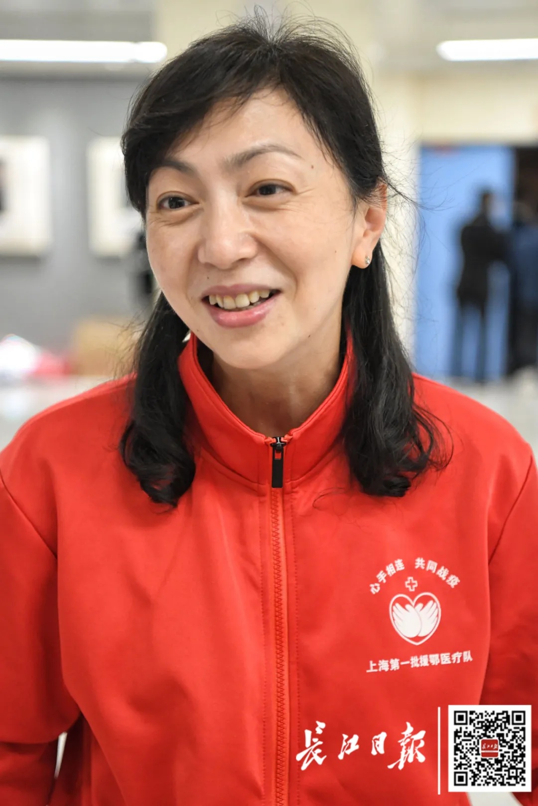 武汉晚报微信公号|一个眼神认出彼此,抗疫“战友”紧紧相拥!