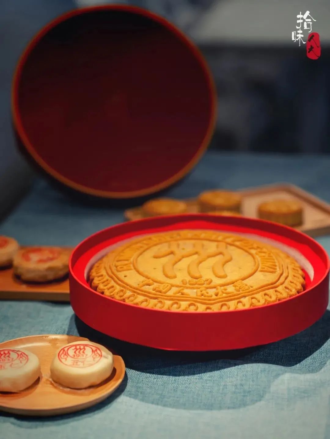 澎湃新闻|最具创意高校月饼刷屏，学生：吃了不挂科？