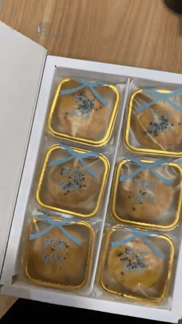 澎湃新闻|最具创意高校月饼刷屏，学生：吃了不挂科？