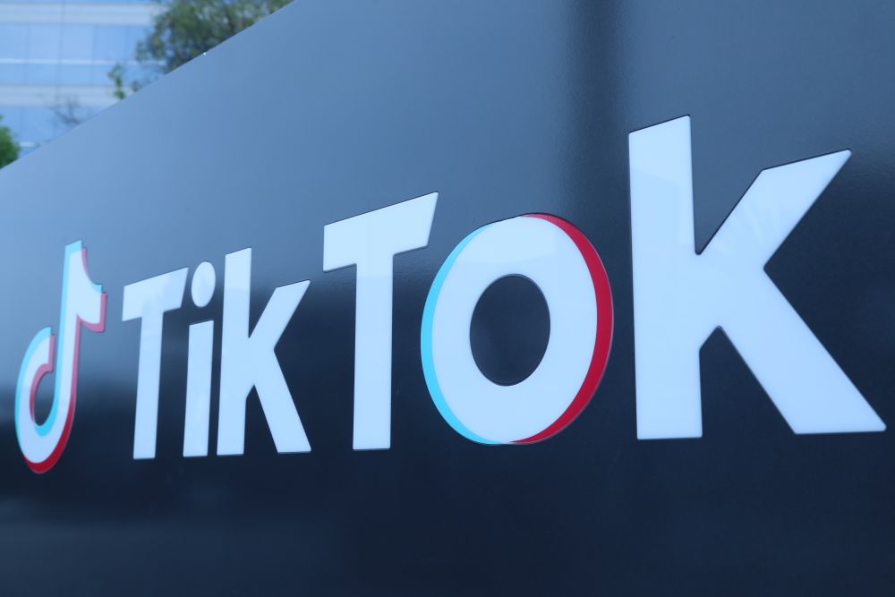 新华社客户端|国际时评 | “围猎”TikTok， 美式“海盗经济学”的又一“巅峰”之作