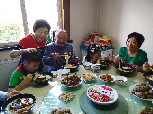 澎湃|共祝祖国繁荣昌盛人民幸福安康，吃“国庆面”成国庆新民俗