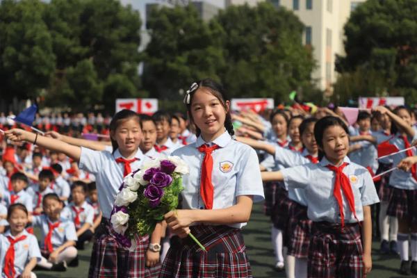 中国网|少年强则中国强，千名外校学子为祖国庆生