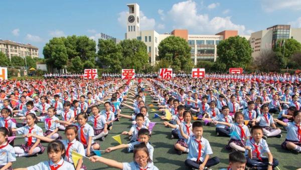 中国网|少年强则中国强，千名外校学子为祖国庆生