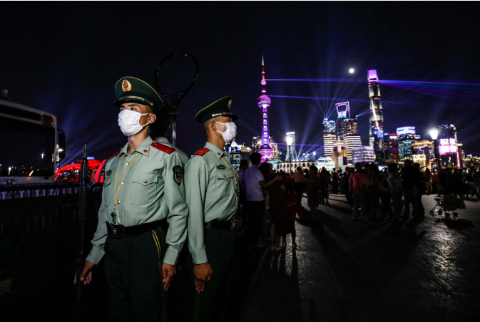 解放军报微信公号|人山人海里，他们是别样的风景