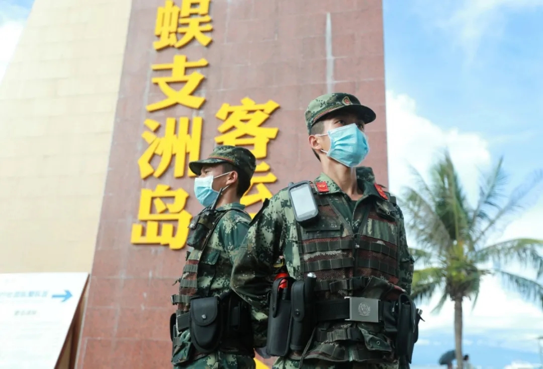 解放军报微信公号|人山人海里，他们是别样的风景