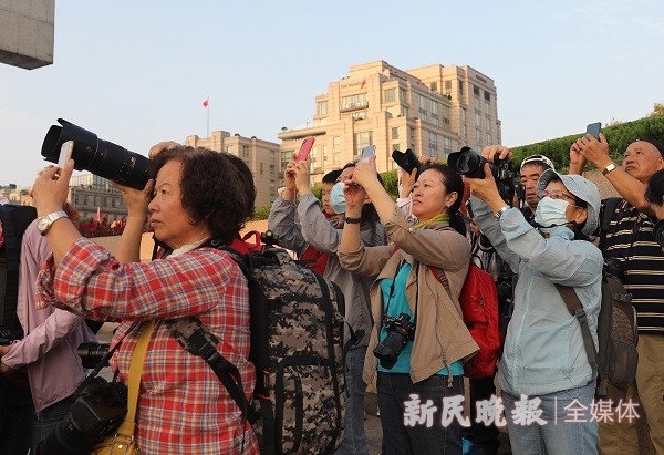 新民晚报|假日新生活丨首批市民体验追光逐影 “埋汰烧”过节模式升级为高品质兴趣游