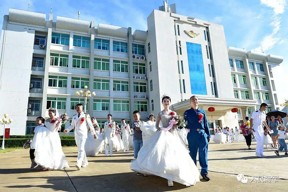 人民海军|酸了酸了！这场集体婚礼“媒人”身价过亿、“婚车”价值千万