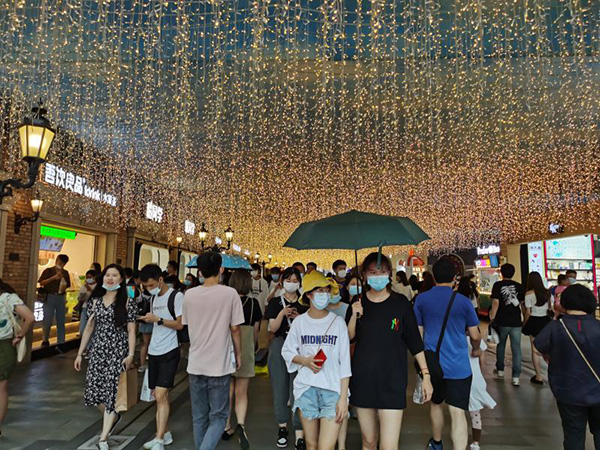 澎湃新闻|抗疫后再坐高铁来武汉，志愿者：空无一人的车厢变人山人海