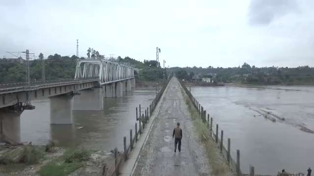 央视新闻客户端|行走成昆线丨风雨成昆线 三代铁路情