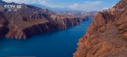 央视网|【假期出游】新疆：自驾游天山 佳节赏盛景