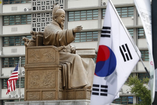 海外网|文在寅：推动"纯韩文化" 把汉字法律术语换成简单的韩语