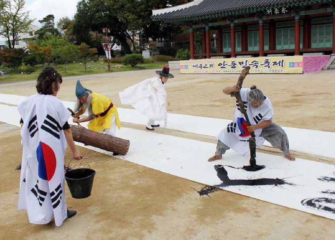海外网|文在寅：推动"纯韩文化" 把汉字法律术语换成简单的韩语