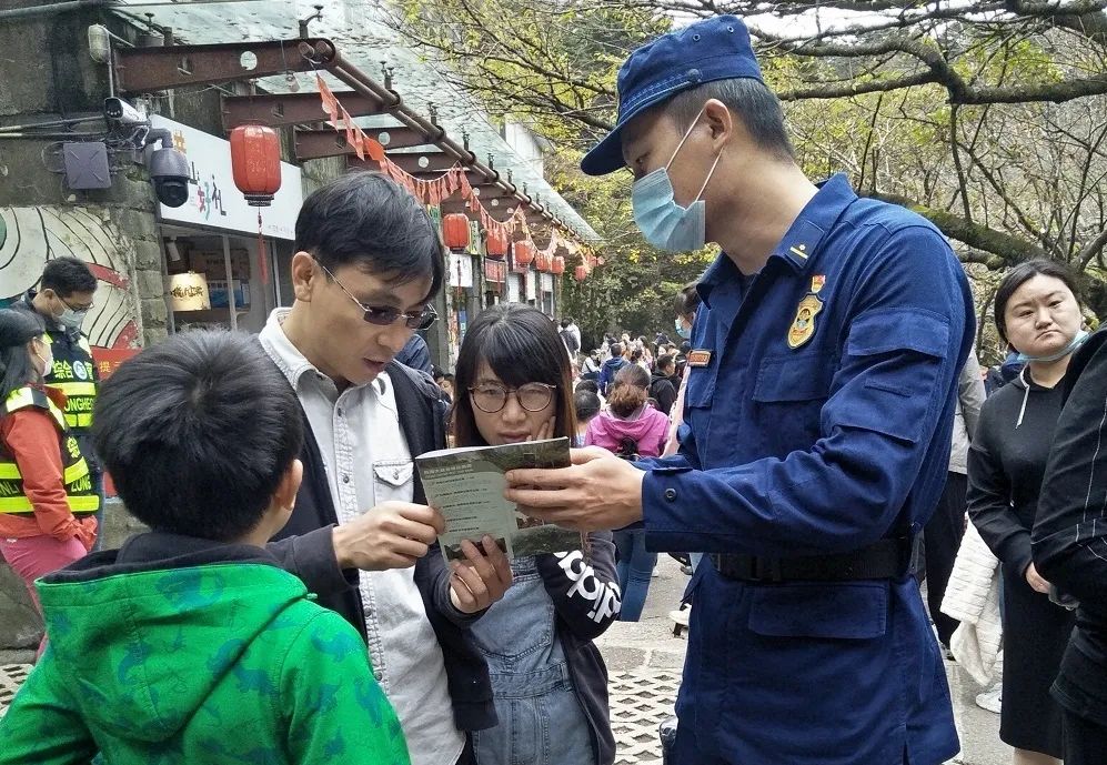 中华人民共和国应急管理部|坚守岗位 守护安全丨他们是节日里“最美的风景”