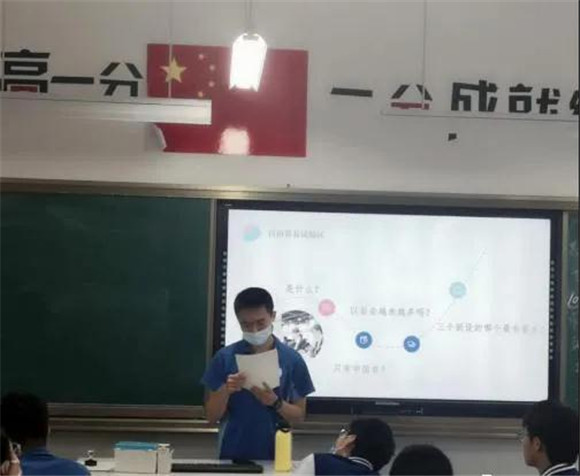 上海海事大学附属北蔡高级中学|[浦东]海大附中:走进新闻课堂 感受家国情怀-高一年级新闻课堂纪实