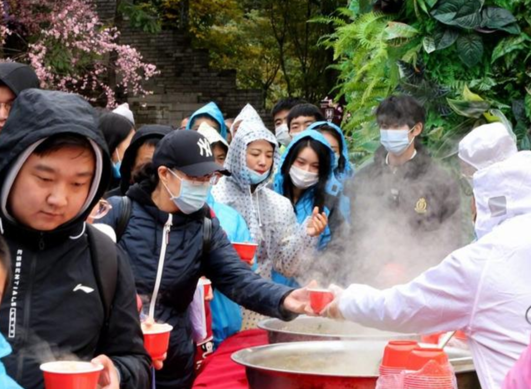 中央广电总台中国之声|景区推出无人值守“一元午餐”，查账时结果出人意料