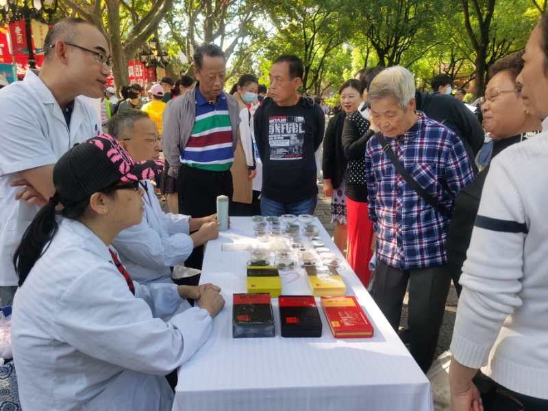 东方网|养生进补季节临近 岳阳医院真空小包装膏方受上班族青睐