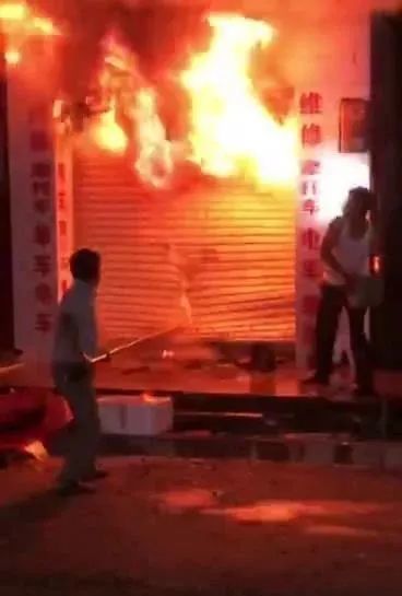 中国之声|被爆炸气浪冲飞后 他做出了这个选择