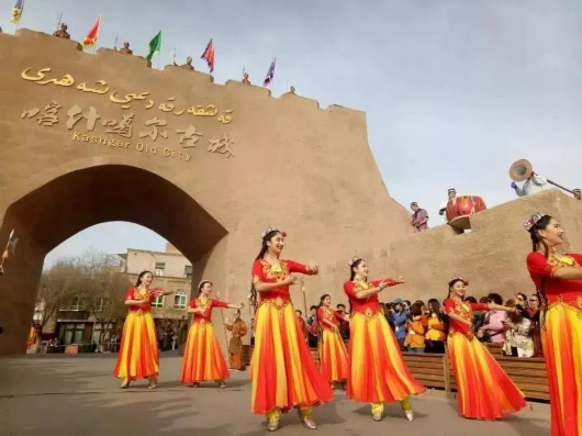 上海宝山|胡杨林黄了，乘“宝山号”包机去看新疆美景