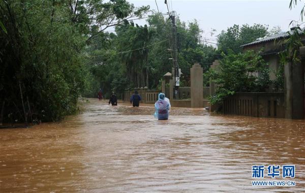 中国网|越南中部和西原地区暴雨致18人死亡[组图]