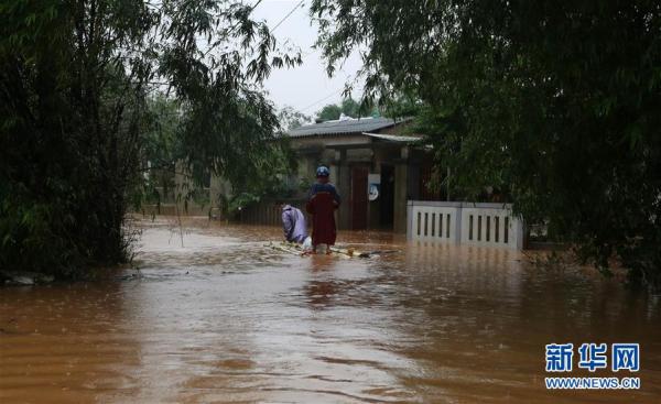 中国网|越南中部和西原地区暴雨致18人死亡[组图]