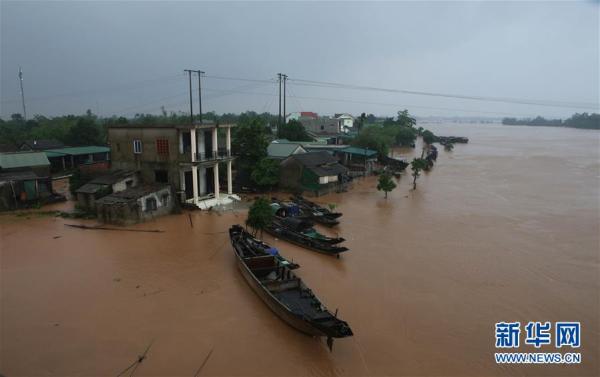 中国网|越南中部和西原地区暴雨致18人死亡[组图]