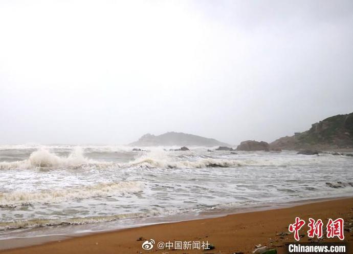 中国新闻社|台风“浪卡”登陆海南岛&#xA0;多地暂时停课、景区暂关