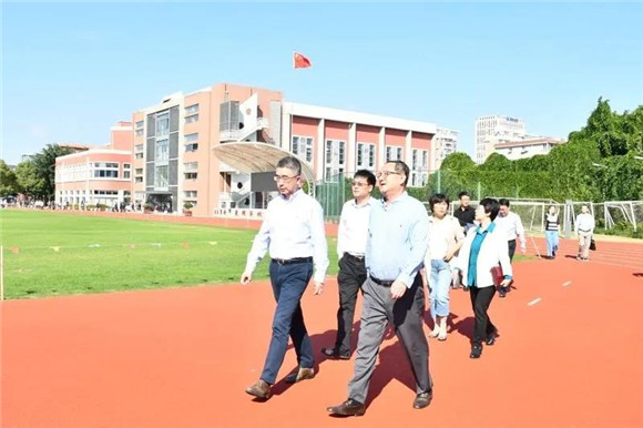 杨浦区教育局|杨浦区副区长王浩带队调研交通大学附属中学