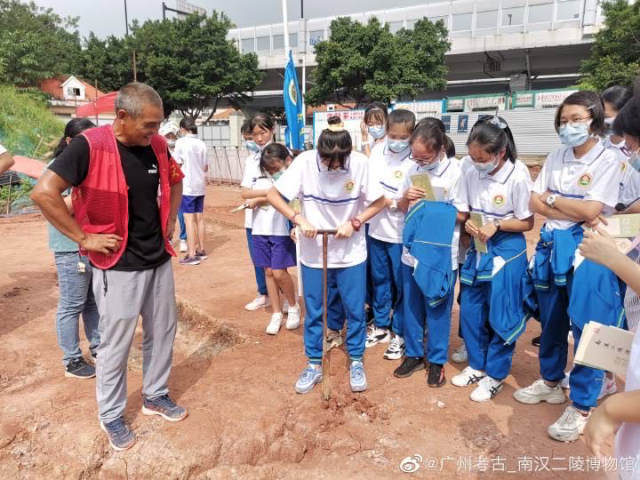 出土的矛、匕首等