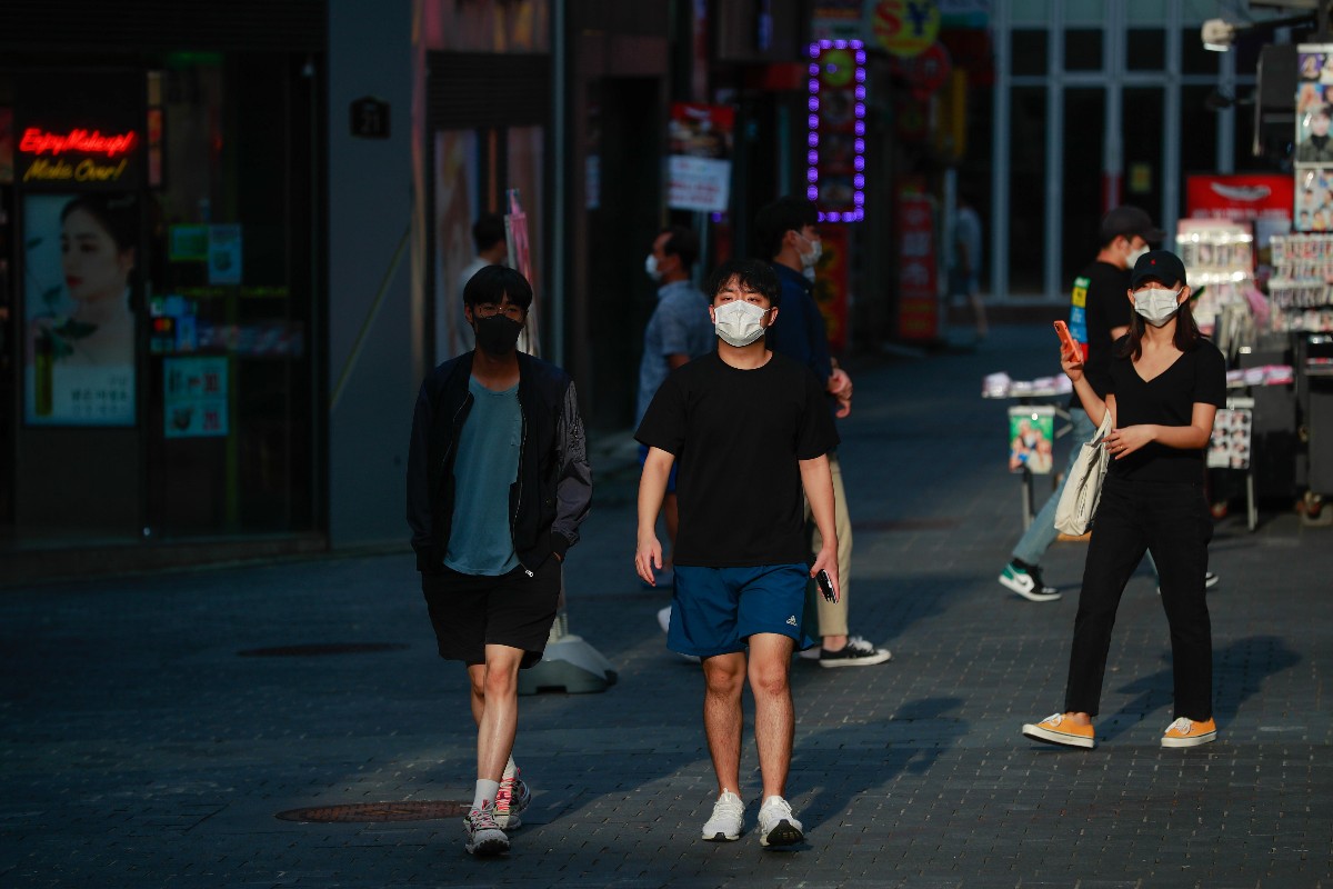 新华社|警惕反弹！韩国单日新增病例 重回三位数