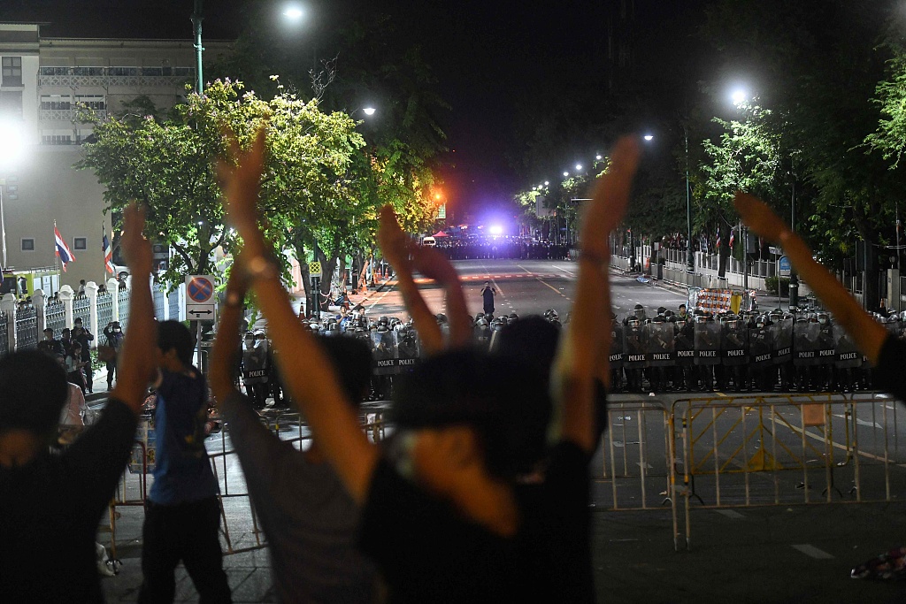 人民视觉|泰国发紧急状态令禁止首都大型集会&#xA0;警察上街维持治安