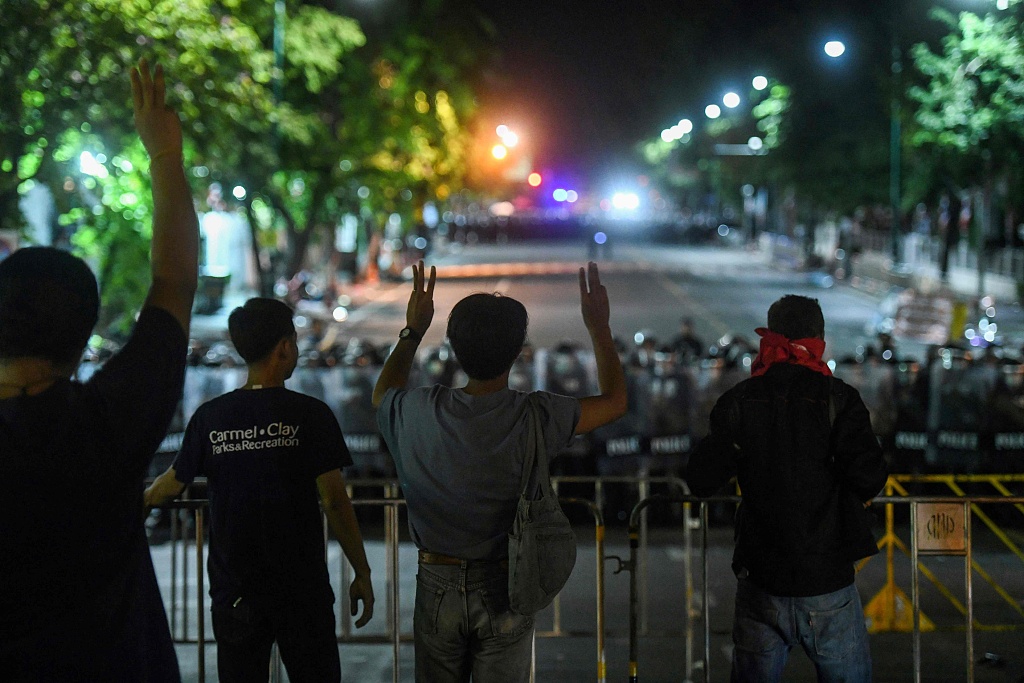 人民视觉|泰国发紧急状态令禁止首都大型集会&#xA0;警察上街维持治安