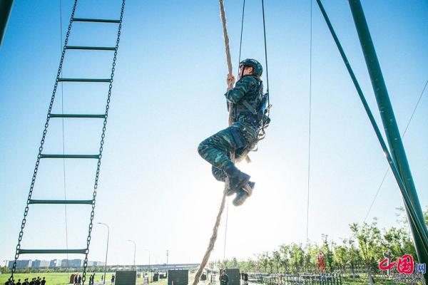 中国网|武警特战训练硬核来袭 锤炼官兵打赢制胜能力[组图]